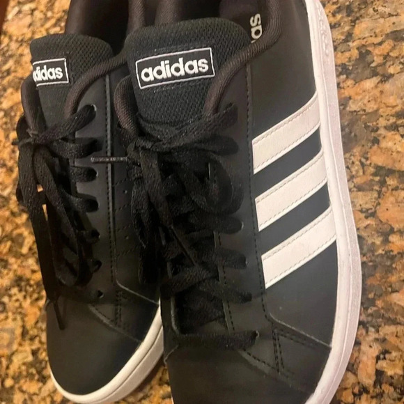 Blk Adidas Shoes - Picture 10 of 14